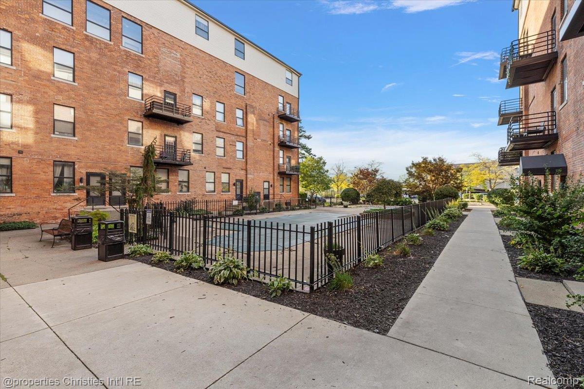 6533 E Jefferson Avenue Unit: 307