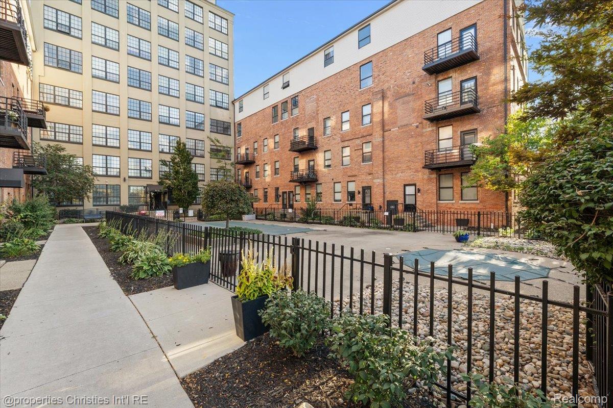 6533 E Jefferson Avenue Unit: 307