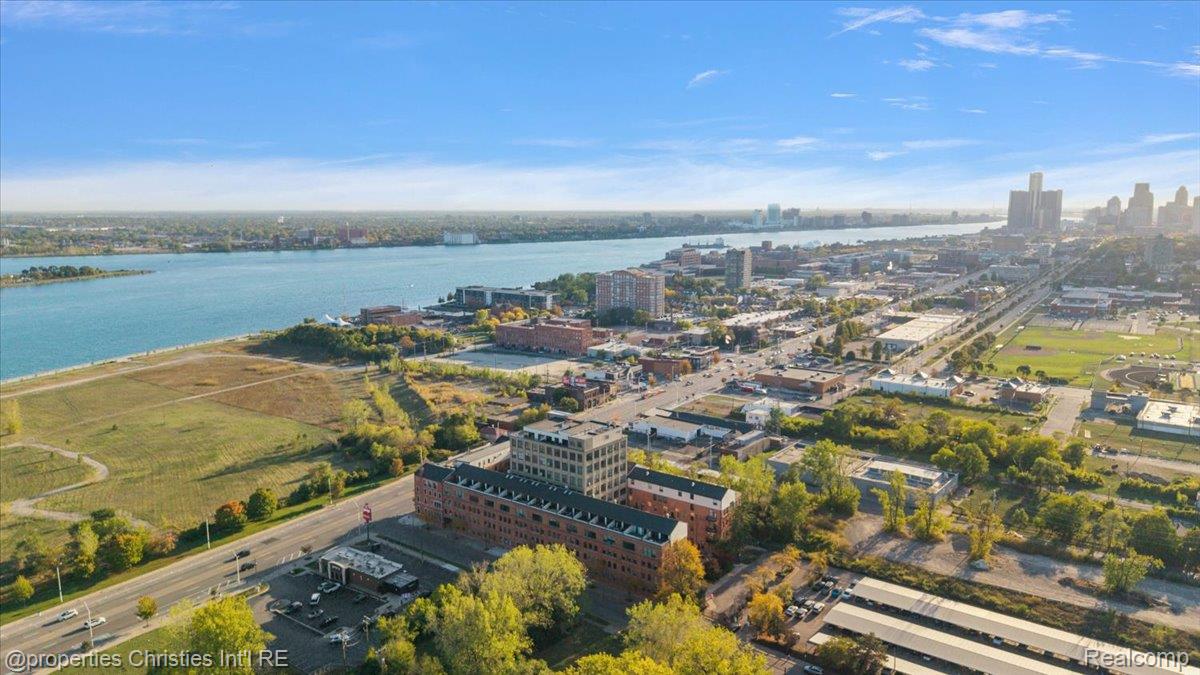 6533 E Jefferson Avenue Unit: 307