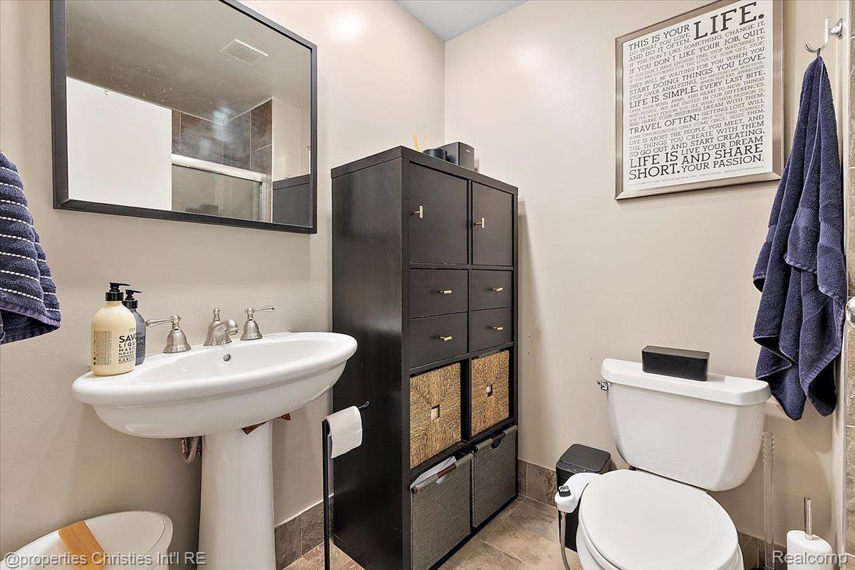 6533 E Jefferson Avenue Unit: 307