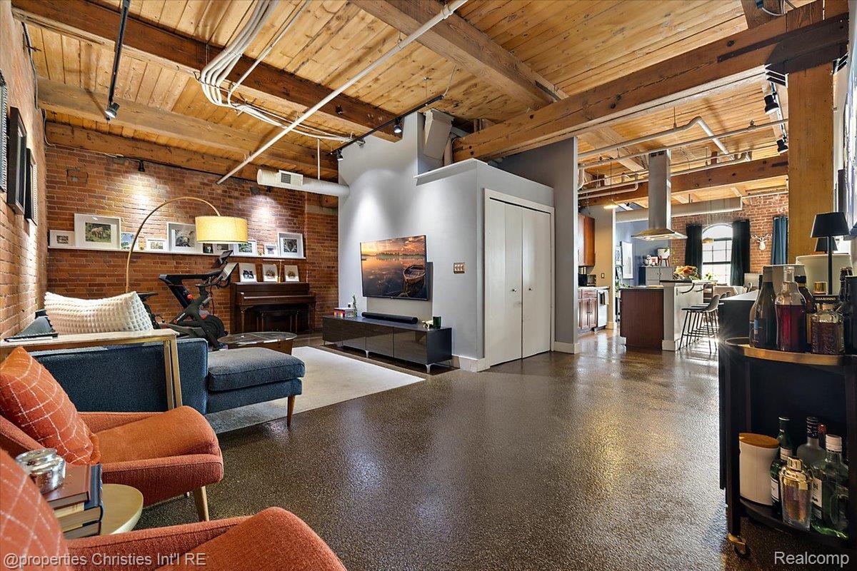 6533 E Jefferson Avenue Unit: 307
