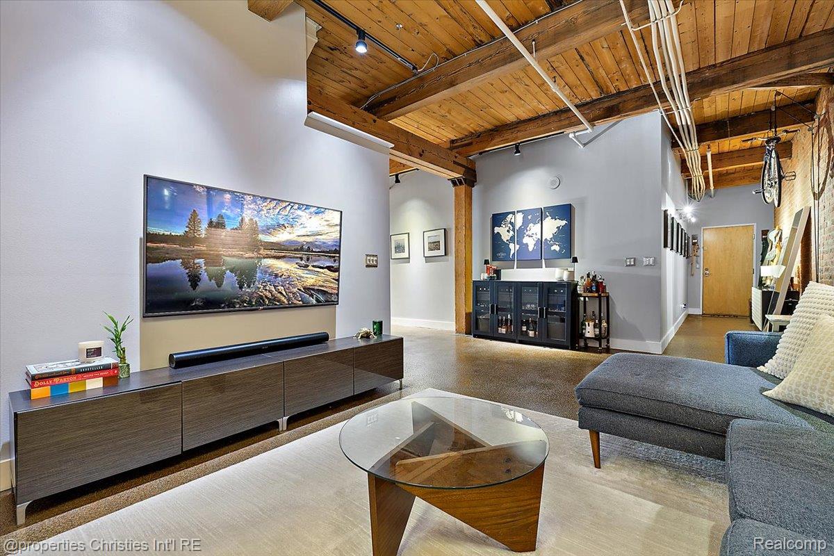 6533 E Jefferson Avenue Unit: 307