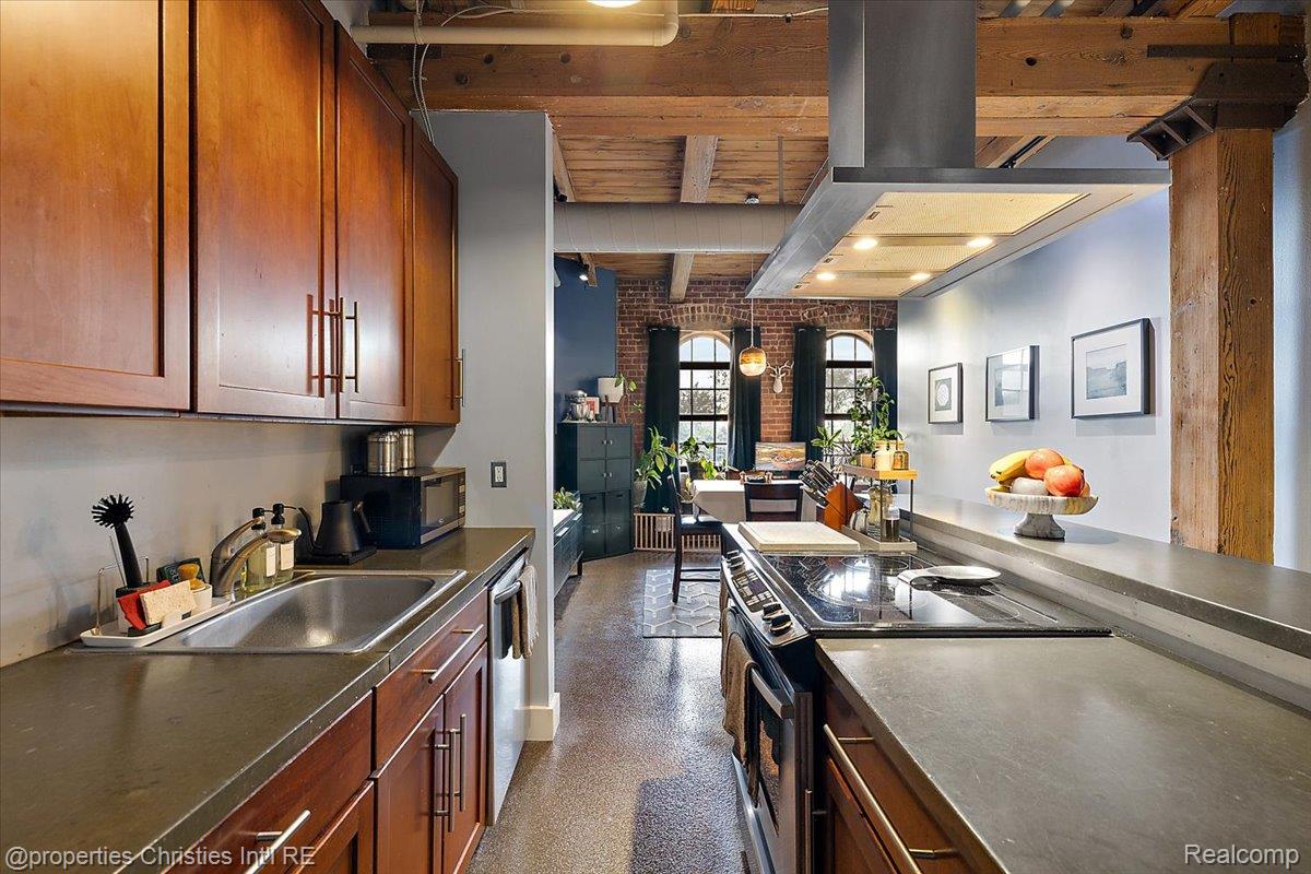 6533 E Jefferson Avenue Unit: 307