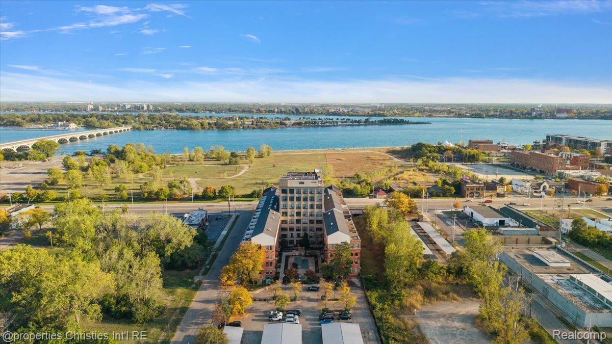 6533 E Jefferson Avenue Unit: 307