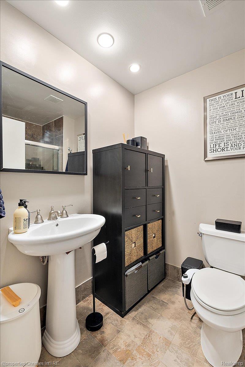 6533 E Jefferson Avenue Unit: 307