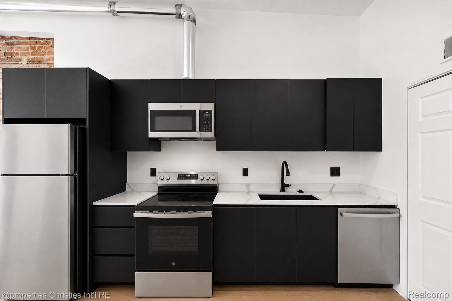 9301 Oakland Street Unit: 205