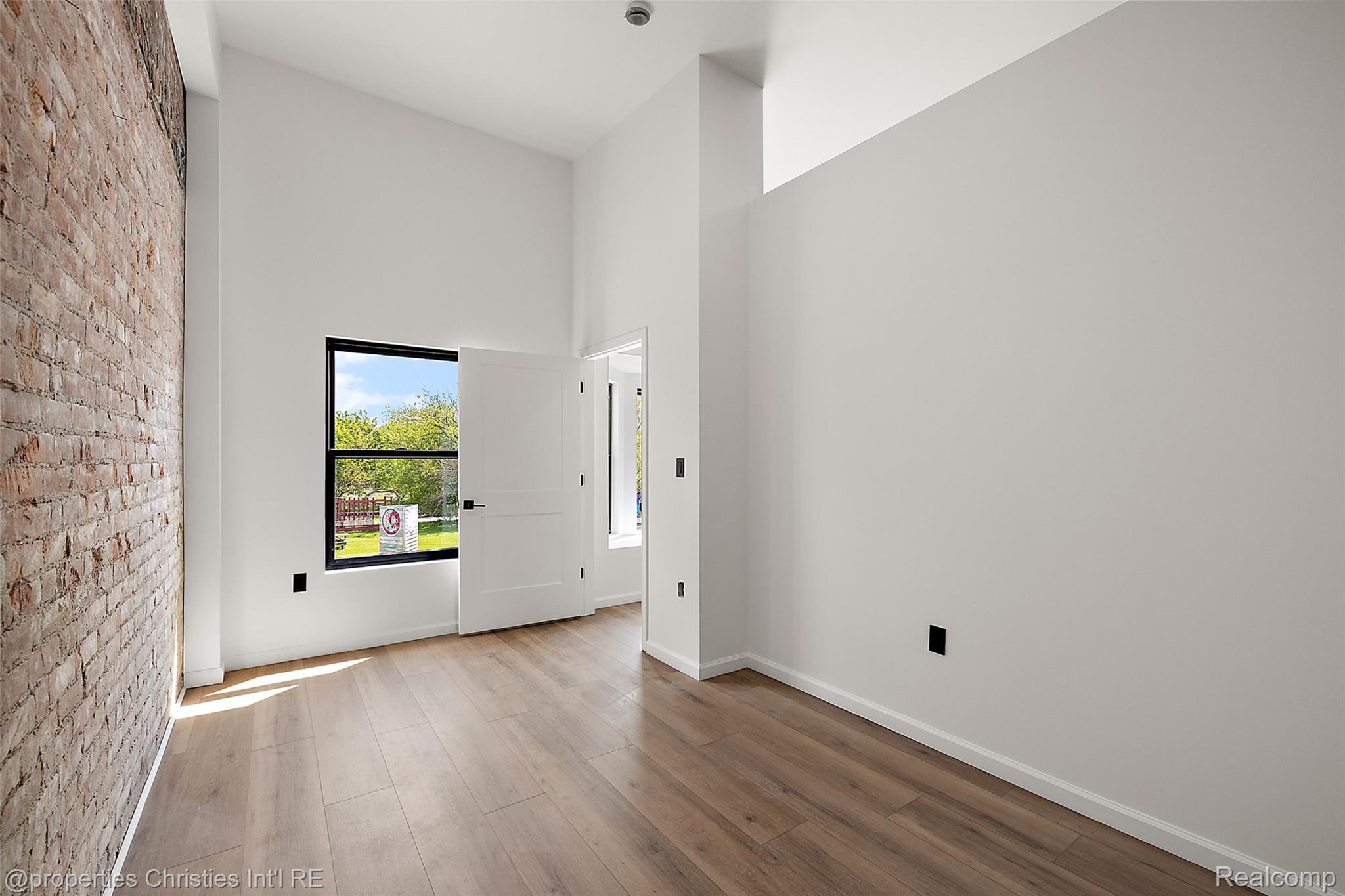 9301 Oakland Street Unit: 205
