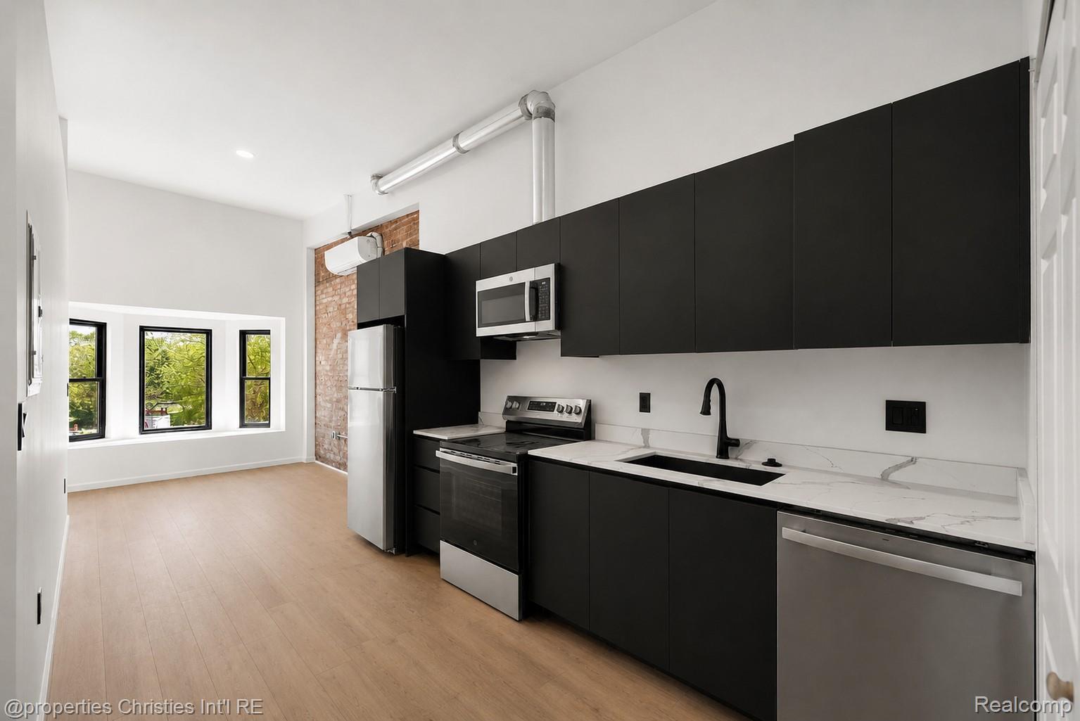 9301 Oakland Street Unit: 205
