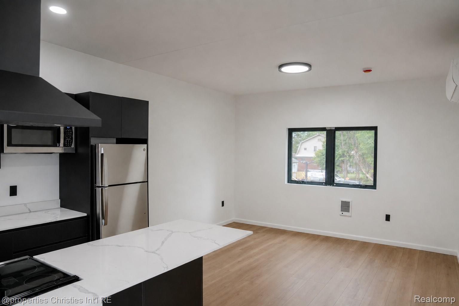 9301 Oakland Street Unit: 210