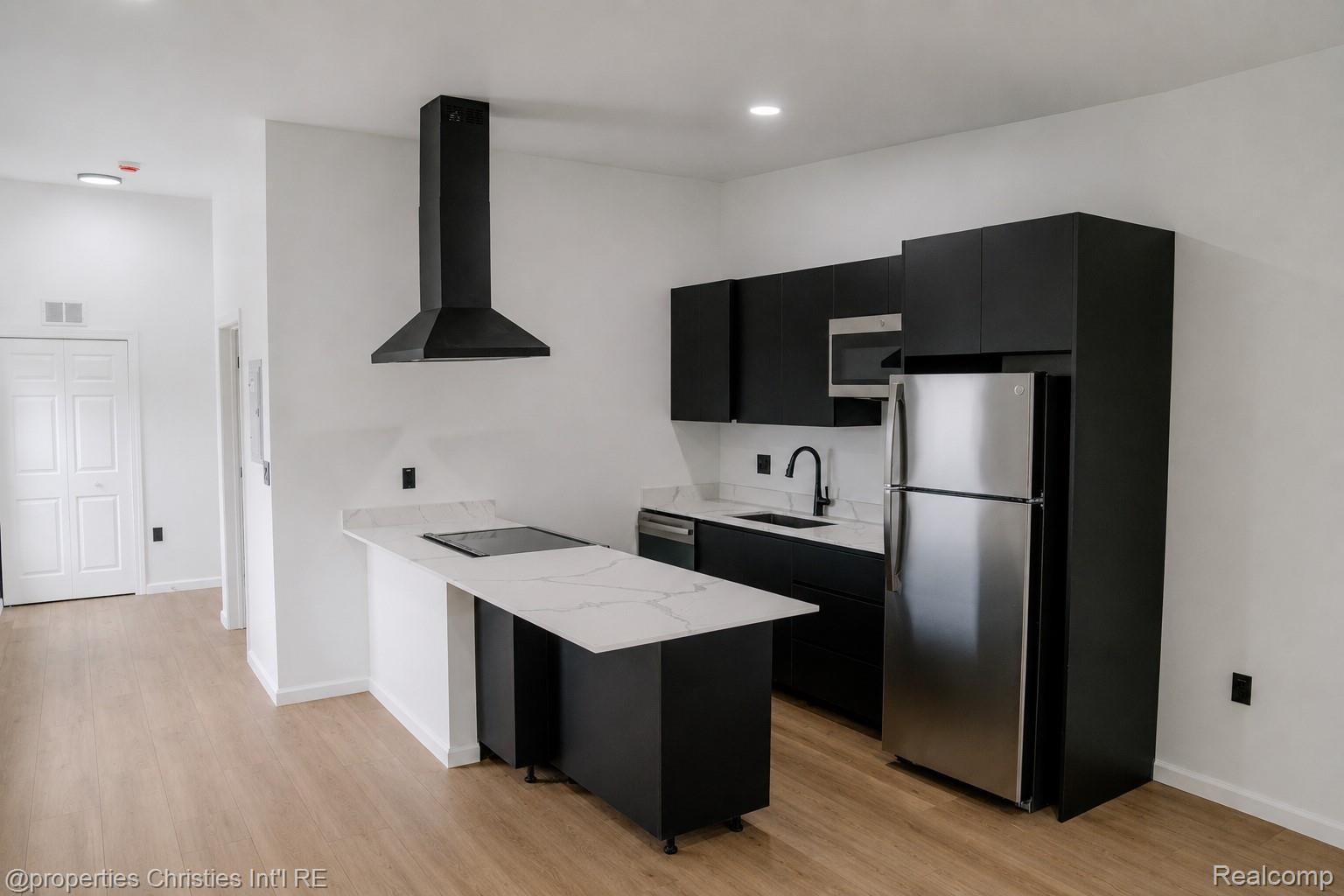 9301 Oakland Street Unit: 210