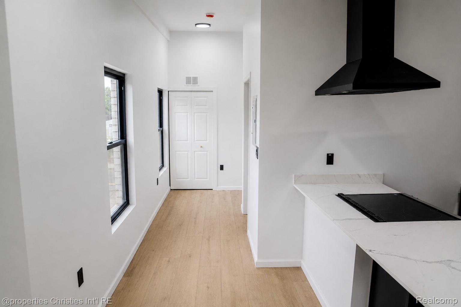 9301 Oakland Street Unit: 210