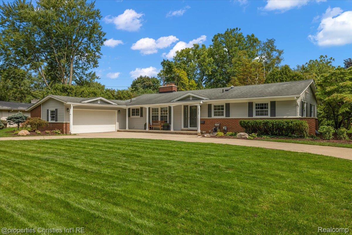2740 Farmingdale Drive