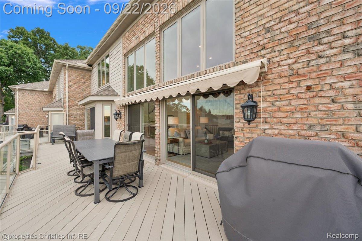 980 Sunset Drive