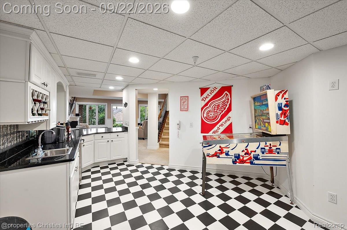 980 Sunset Drive