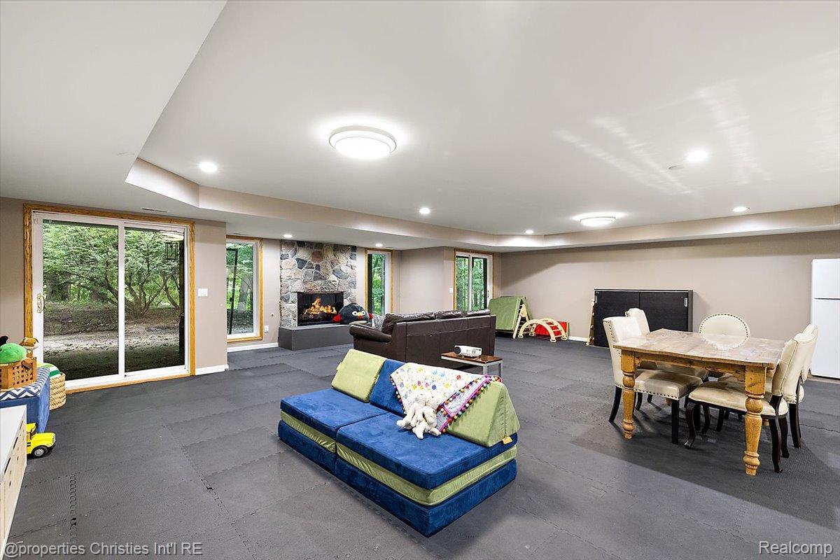 4740 W Wickford