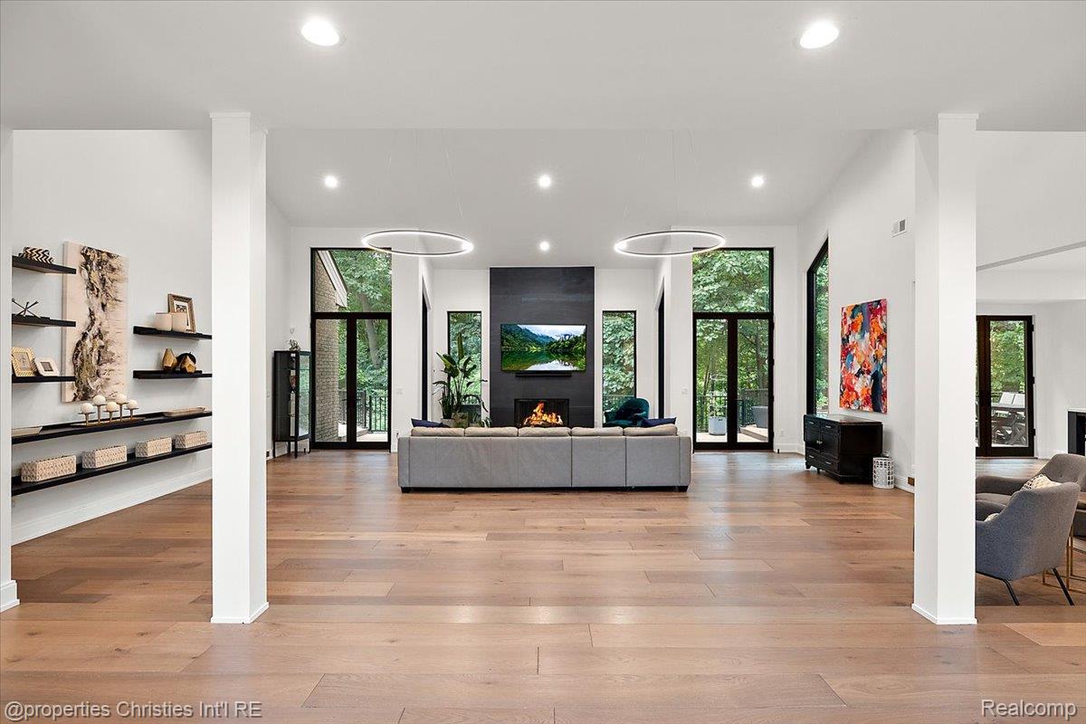 4740 W Wickford