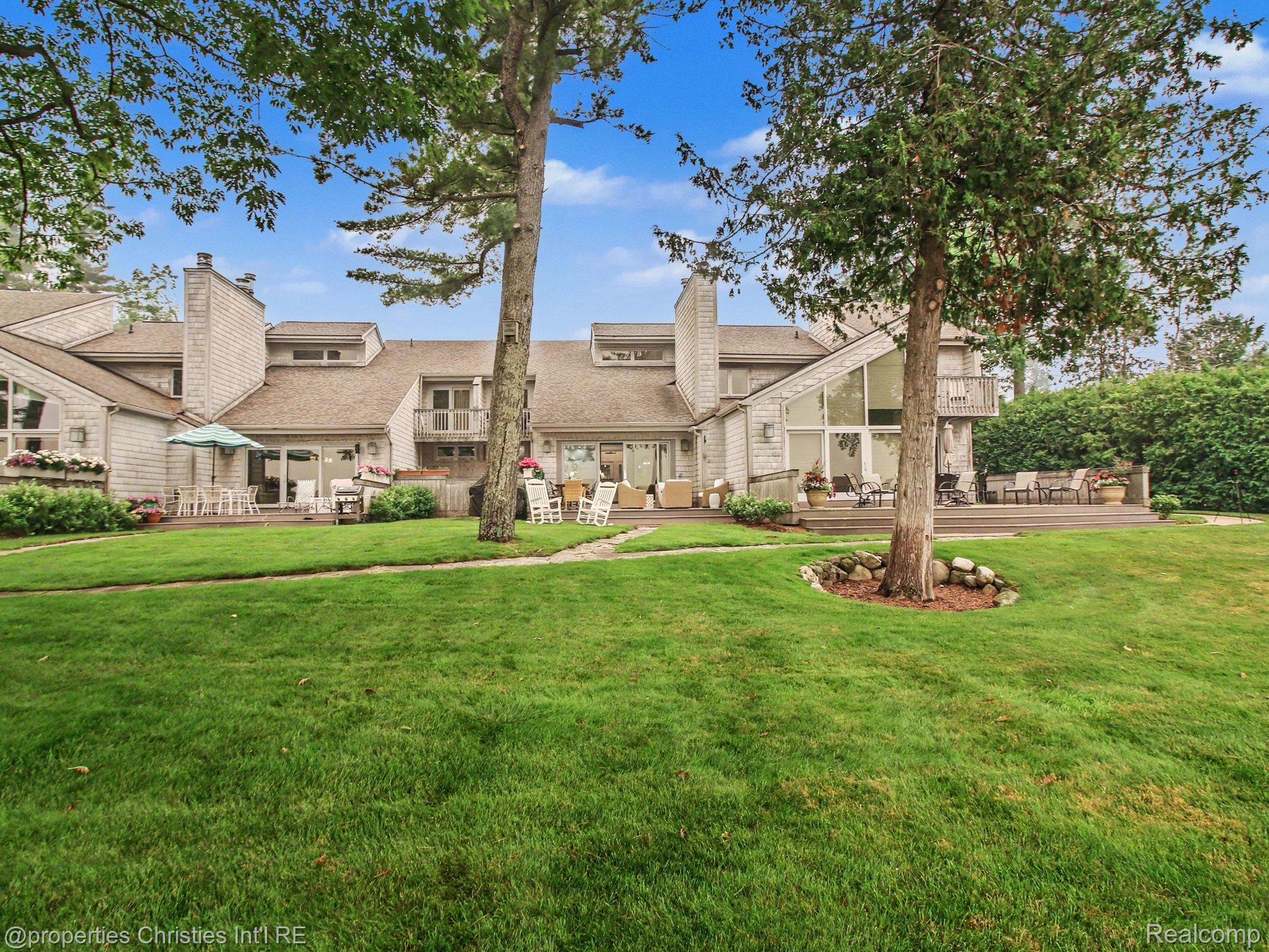 1011 Beach DR # 10