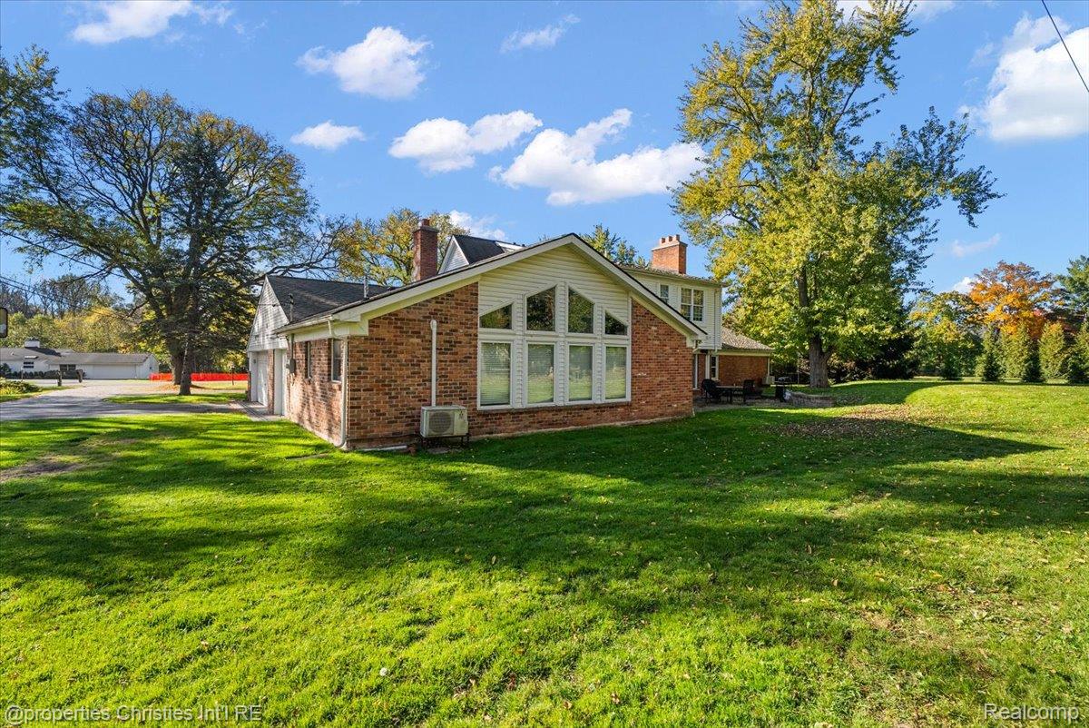1760 CEDAR HILL DR