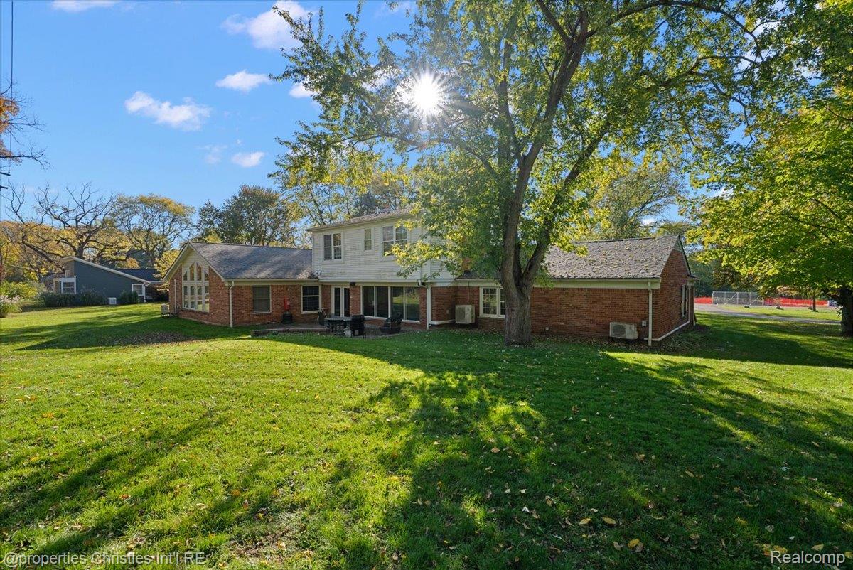 1760 CEDAR HILL DR
