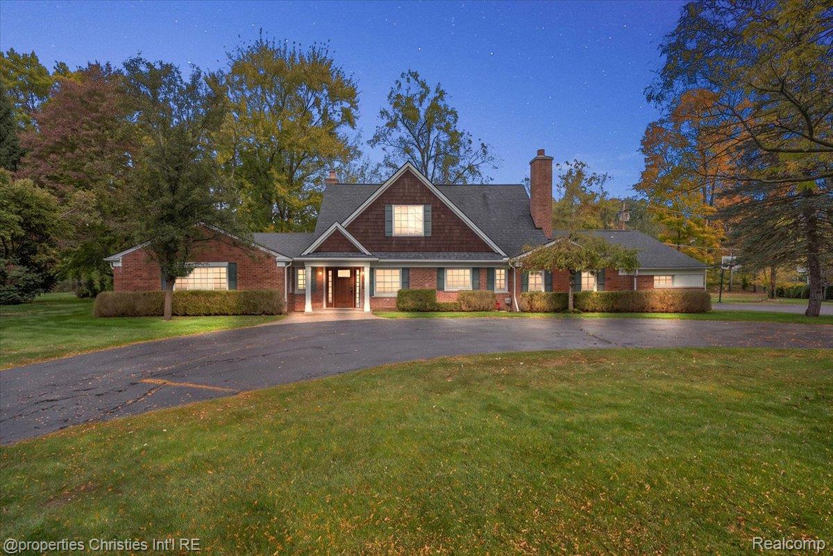 1760 CEDAR HILL DR