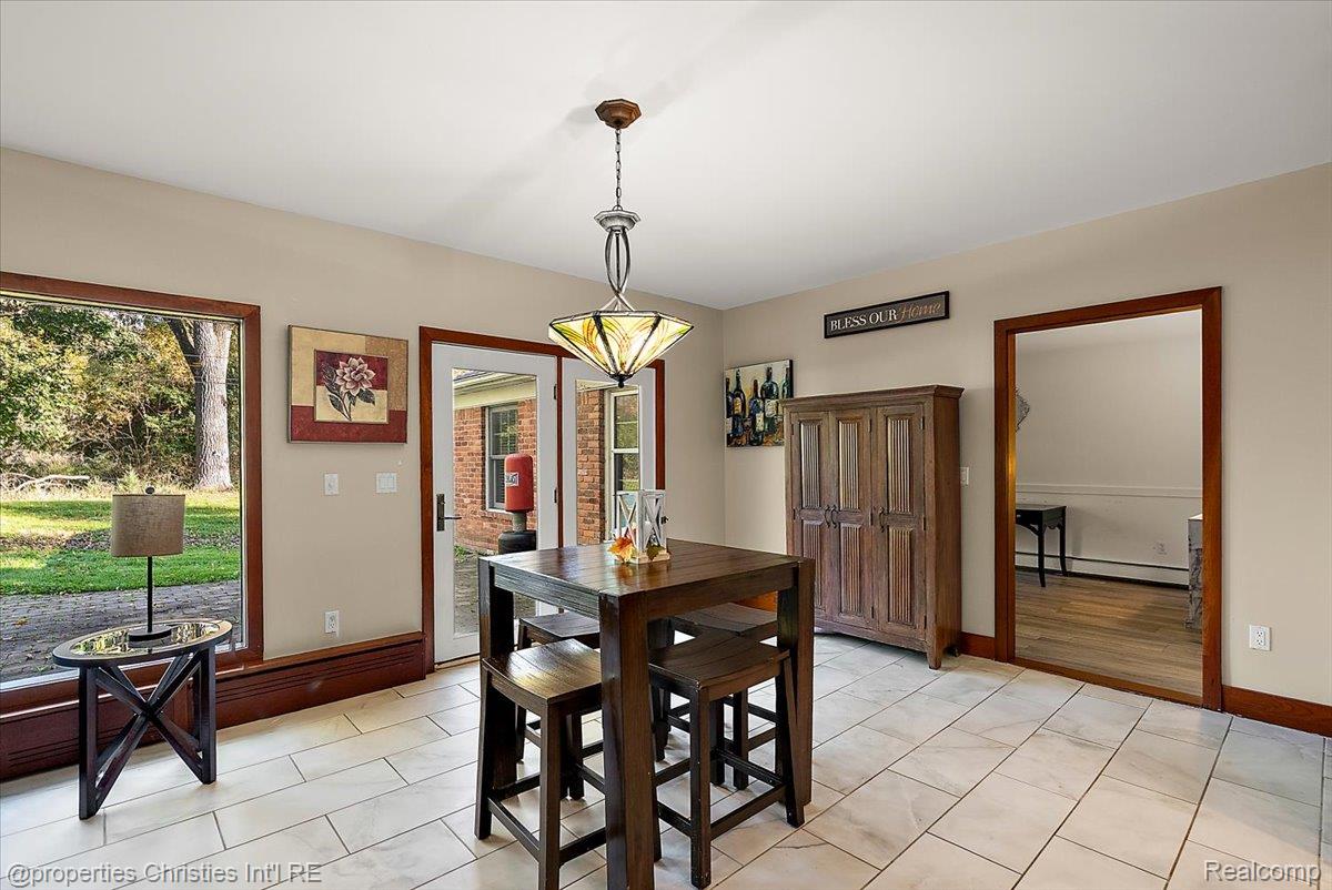 1760 CEDAR HILL DR