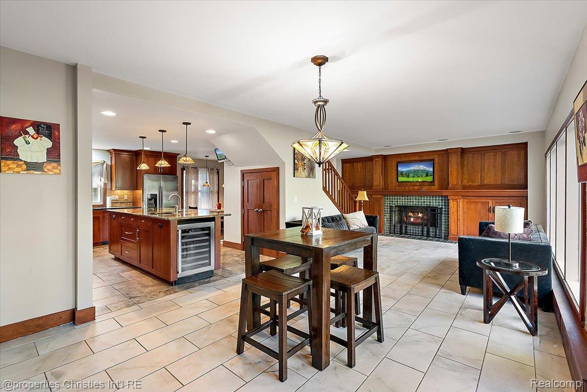 1760 CEDAR HILL DR