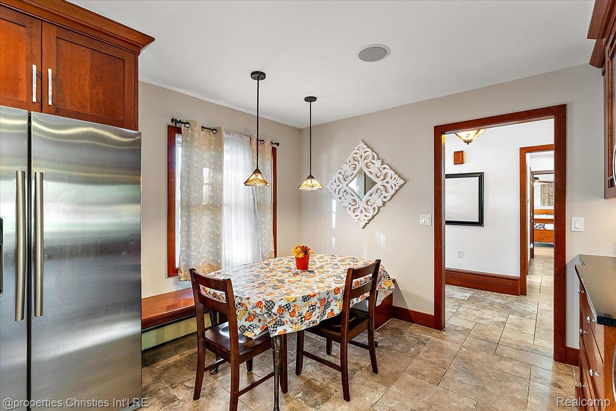 1760 CEDAR HILL DR