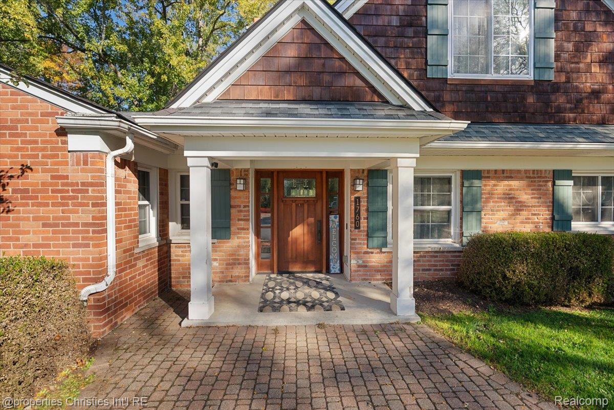1760 CEDAR HILL DR