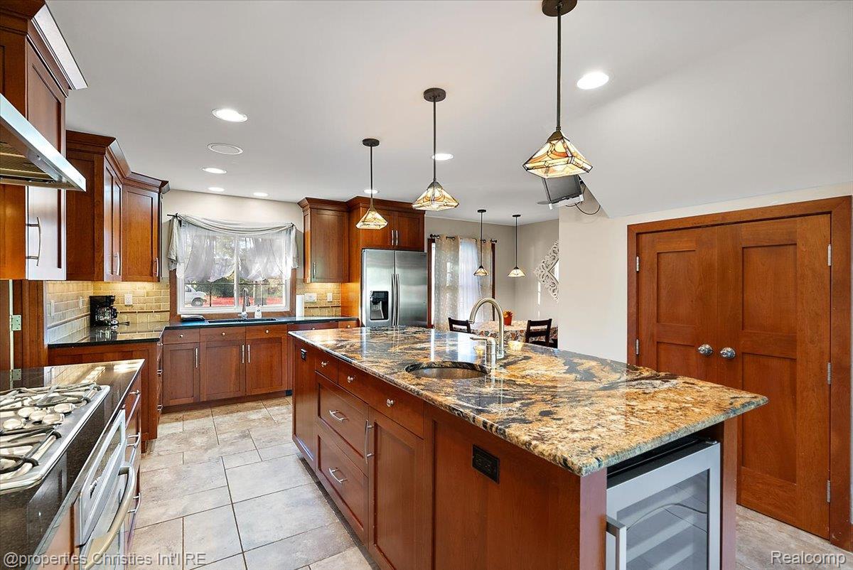 1760 CEDAR HILL DR
