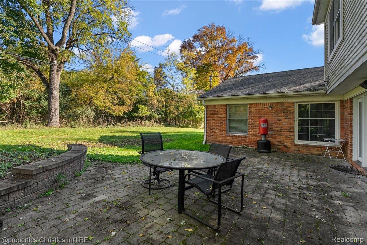1760 CEDAR HILL DR