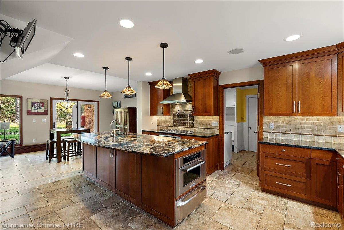 1760 CEDAR HILL DR