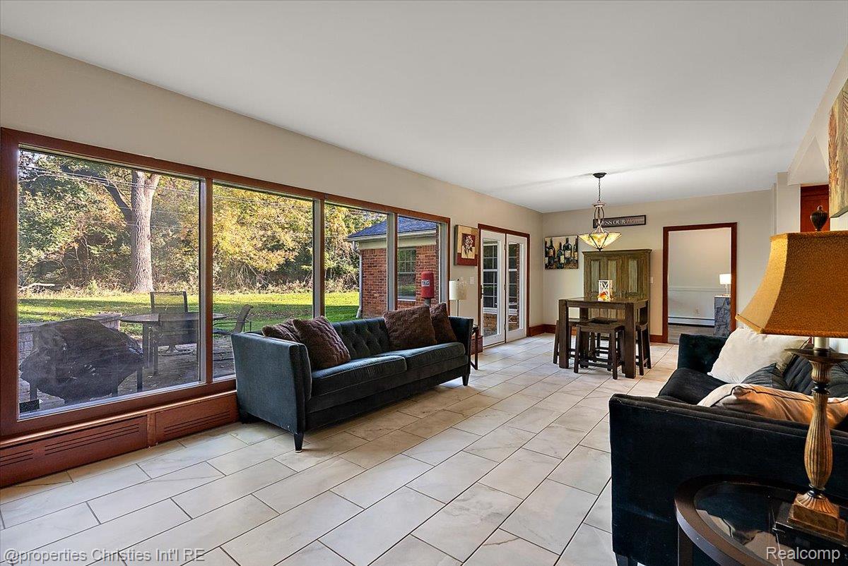 1760 CEDAR HILL DR