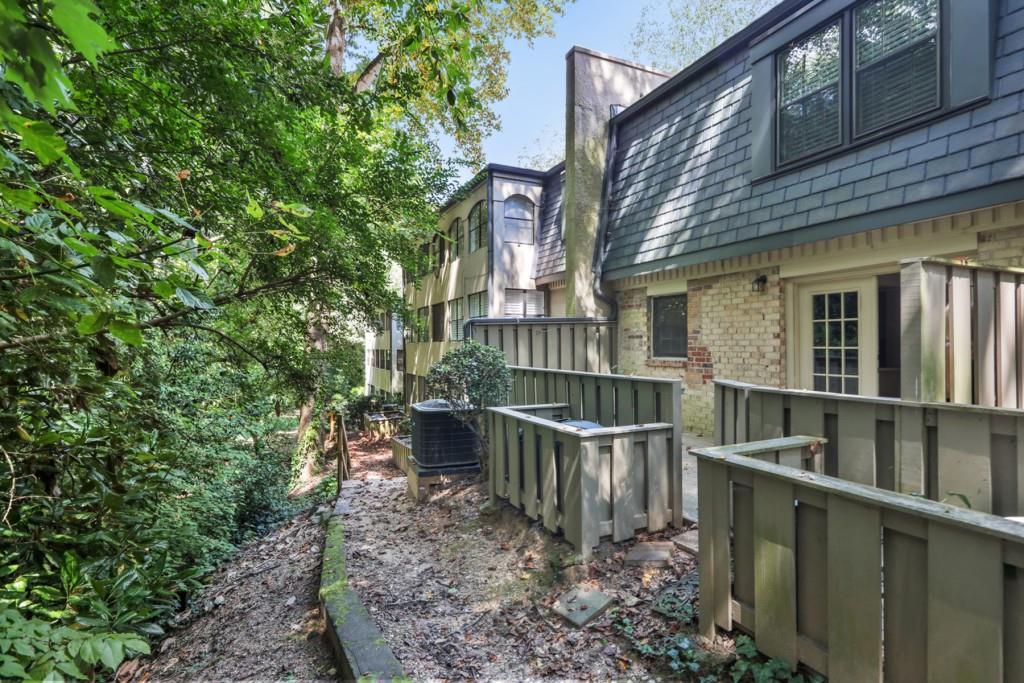 140 Amherst Place NW