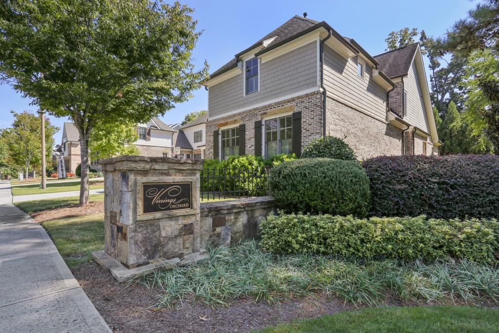 2729 Vinings Orchard Circle SE