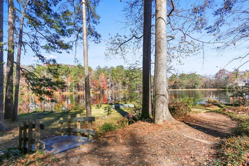 2905 Paces Lake Drive SE