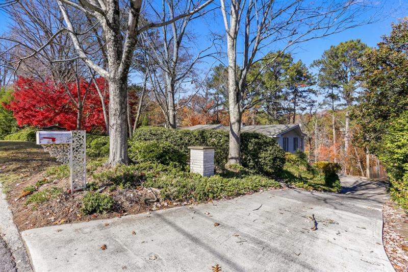 2905 Paces Lake Drive SE