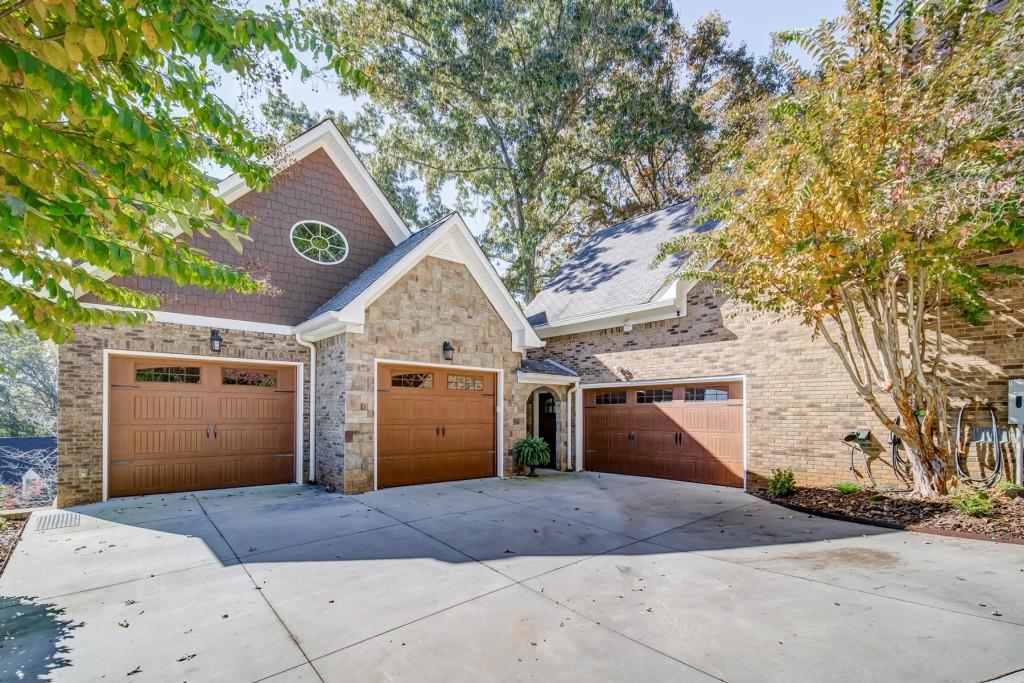 2985 Vinings Forest Way