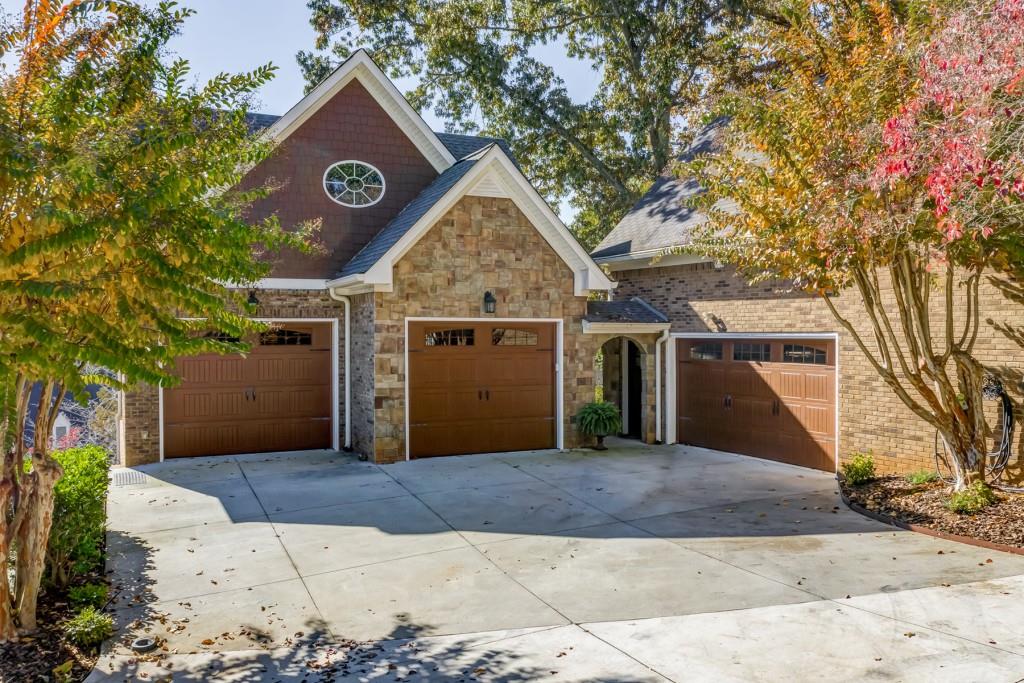 2985 Vinings Forest Way