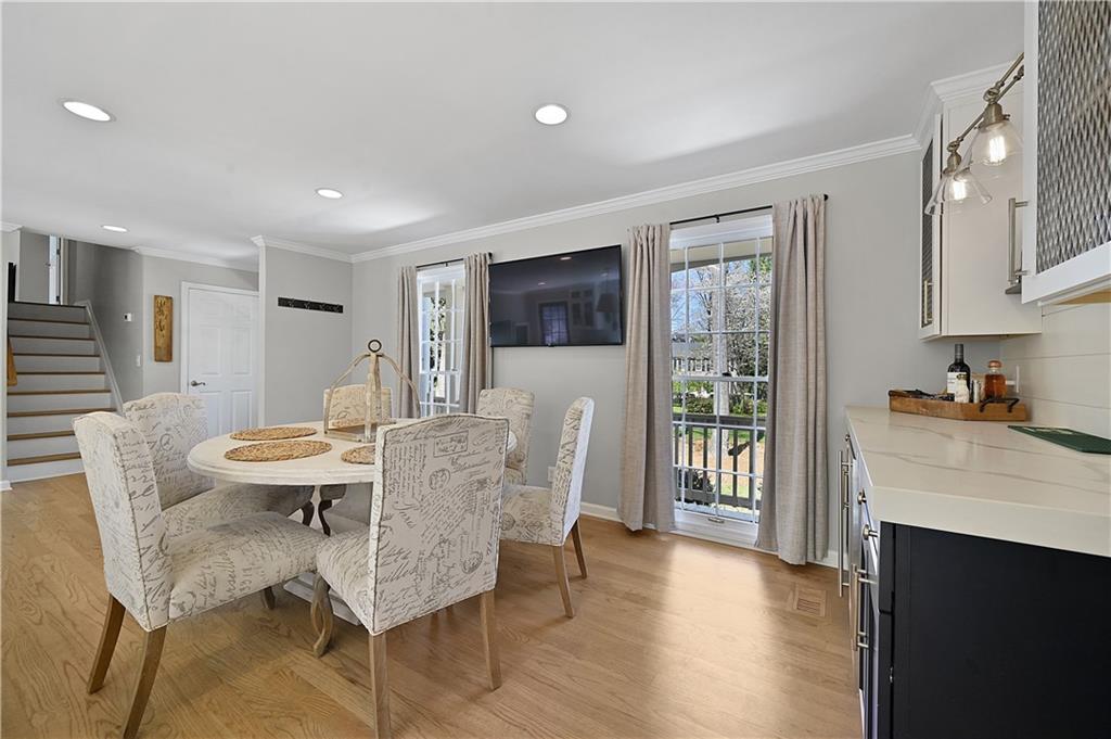 210 Candlestick Court SE