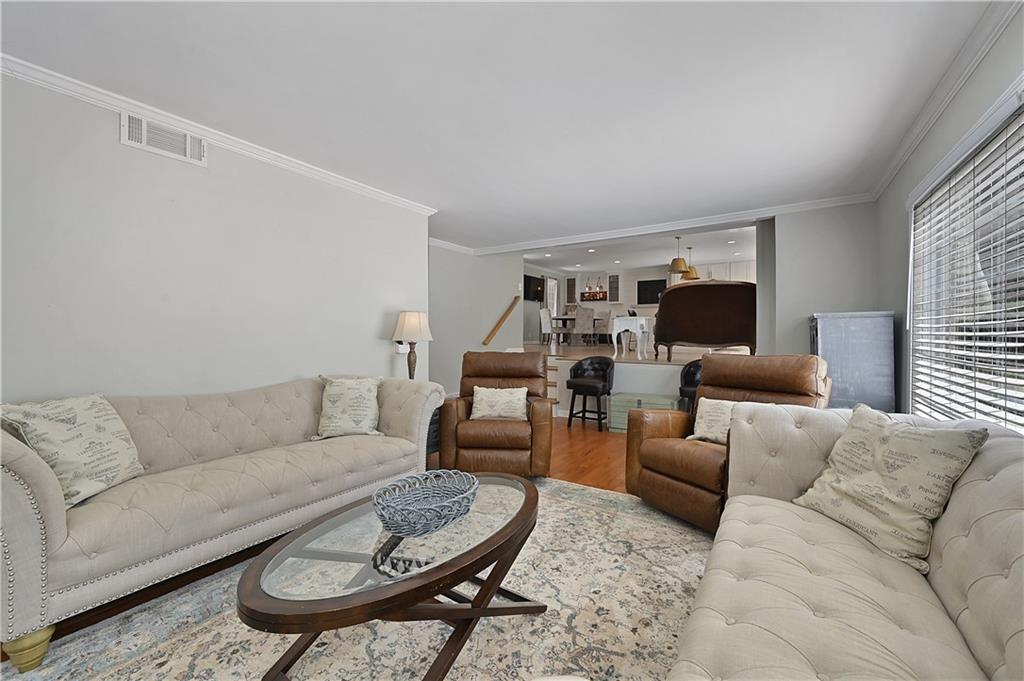 210 Candlestick Court SE
