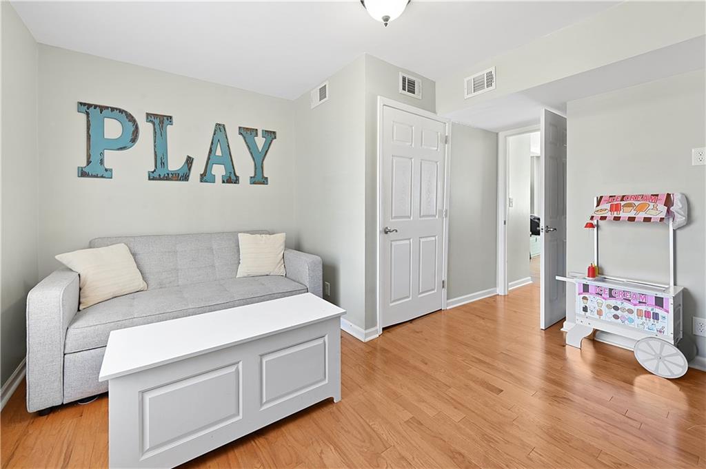210 Candlestick Court SE