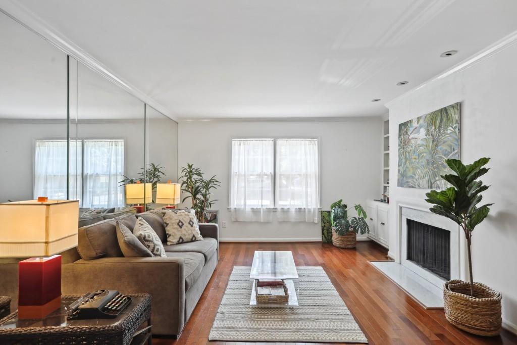52 Chaumont Square