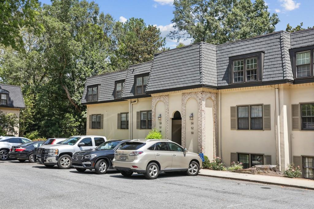 52 Chaumont Square