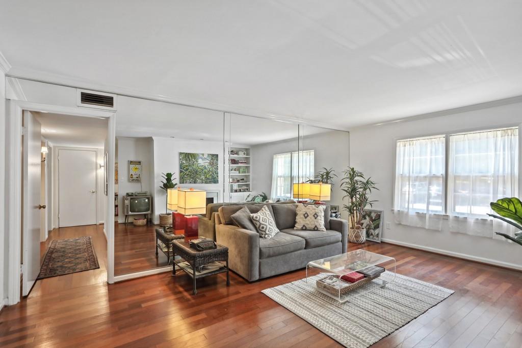 52 Chaumont Square