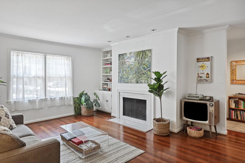 52 Chaumont Square