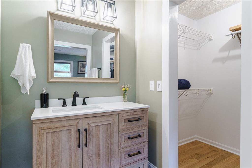 522 Saddleback Circle