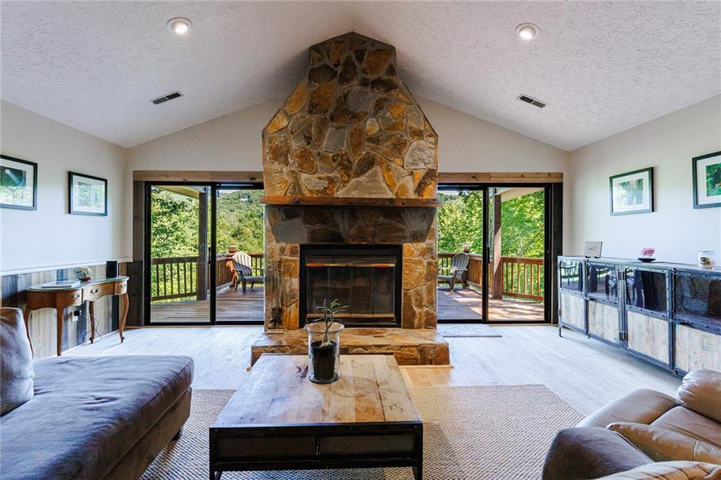 522 Saddleback Circle