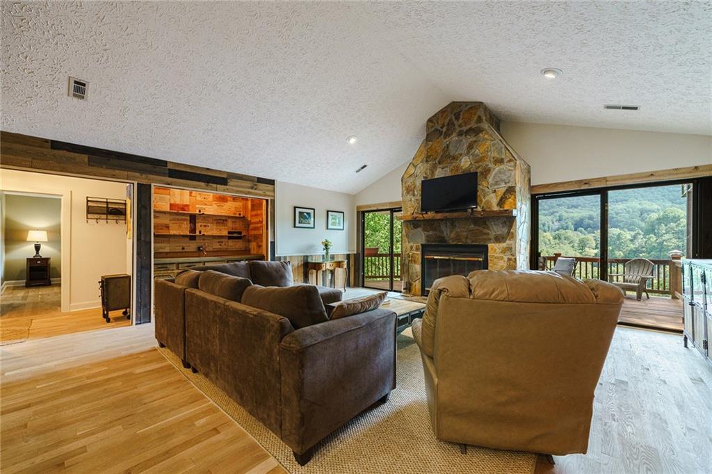 522 Saddleback Circle