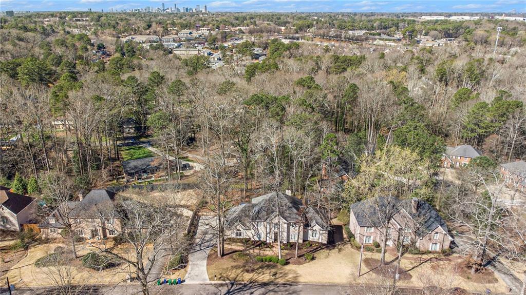 2853 Hawthorne Drive NE