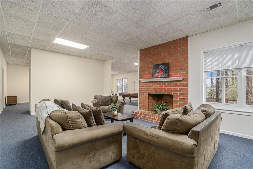 2853 Hawthorne Drive NE